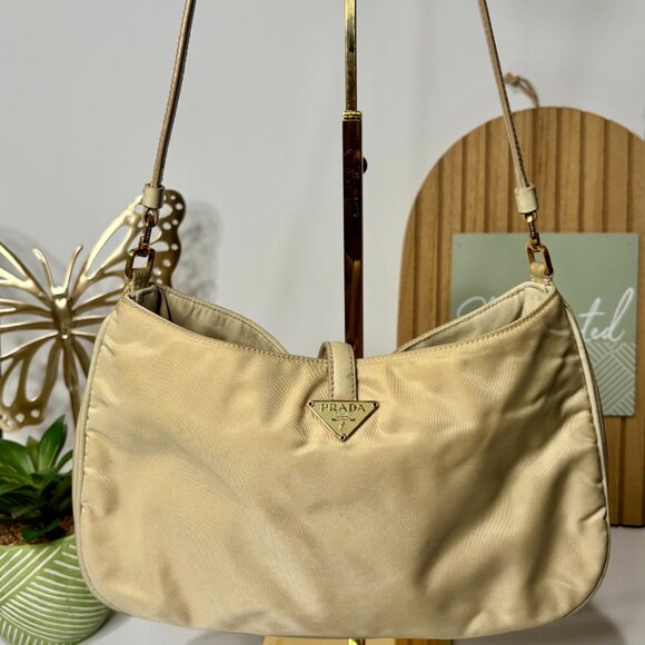 Beautiful Prada Tessuto Shoulder Bag with Gold Clasp - Picture 4 of 14